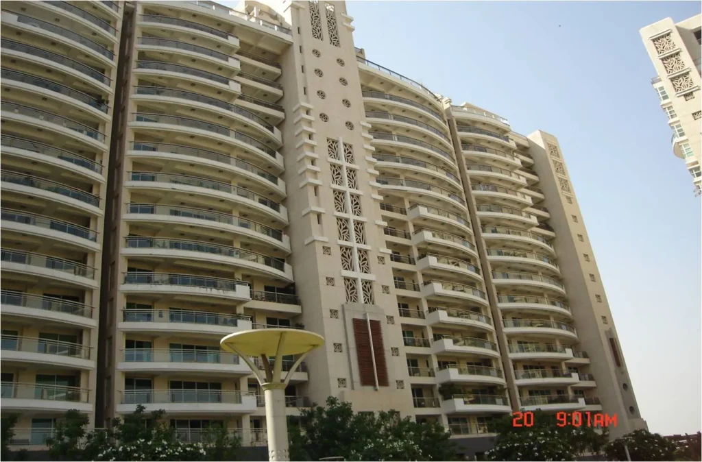 DLF Aralias